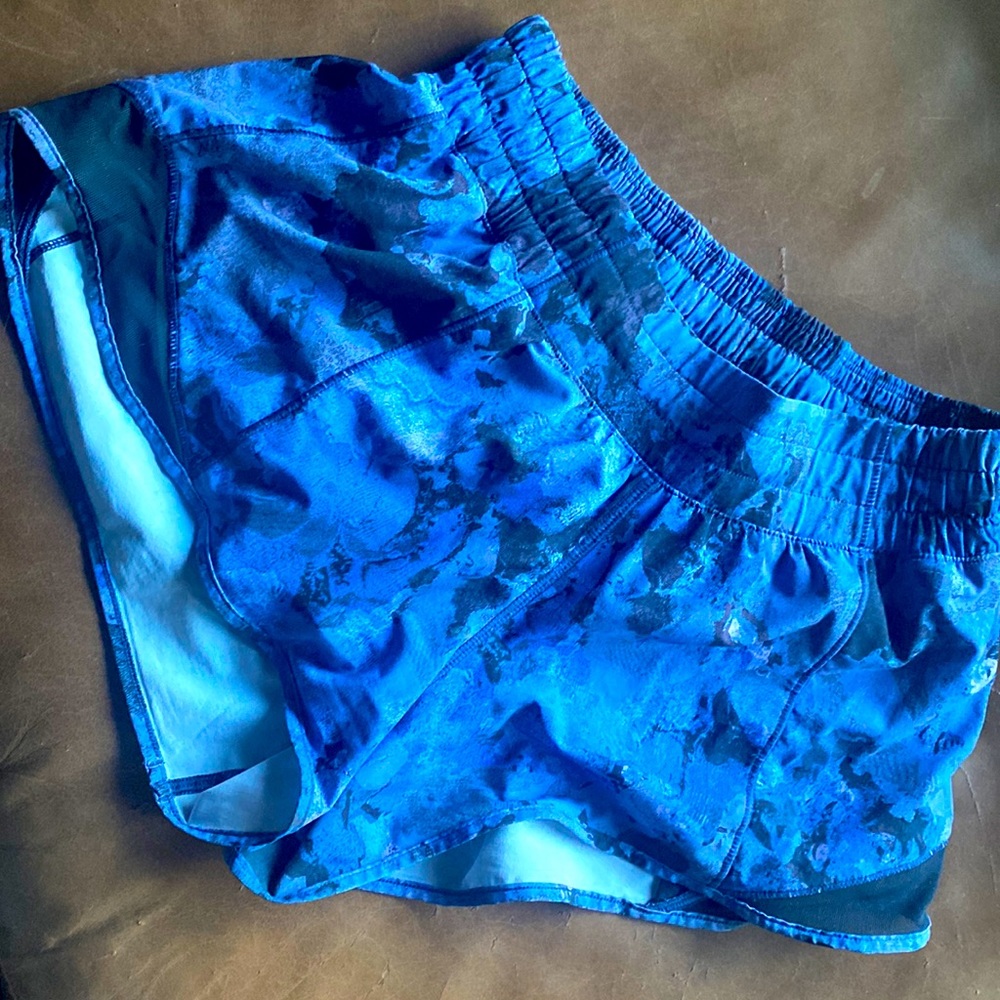 Lululemon Hotty Hot shorts size 4 regular 2.5 inseam